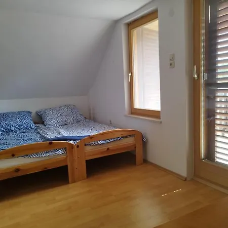 Flora House Case de vacanță