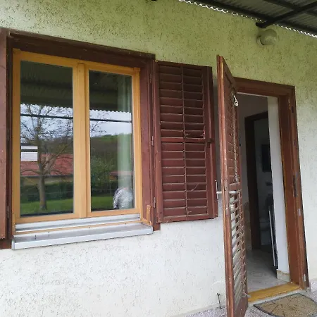 Case de vacanță Flora House